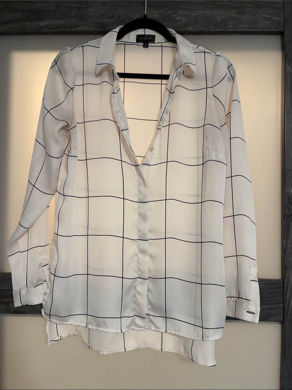 The Limited Women’s Button-Down Shirt size XSmall White Windowpane 100% Polyeste